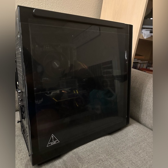 Great startup gaming PC! Can run almost any game at great speeds!! - Picture 3 of 10